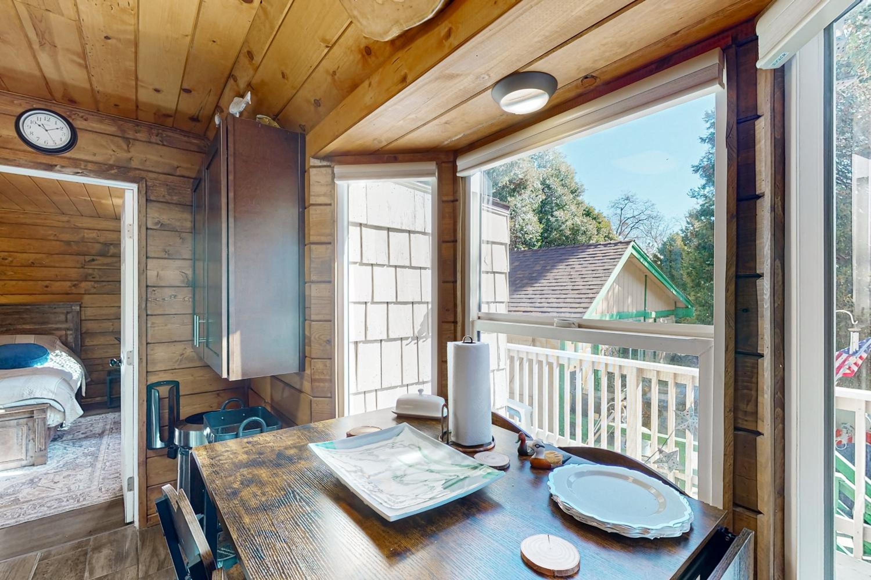 Relaxing Retreat with Deck, 1 Mi to Lake Arrowhead!