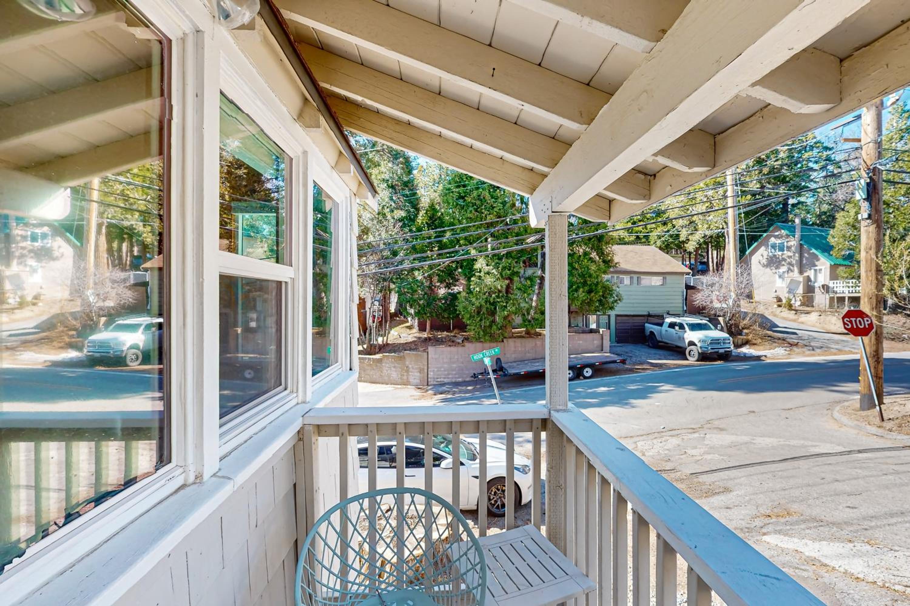 Relaxing Retreat with Deck, 1 Mi to Lake Arrowhead!