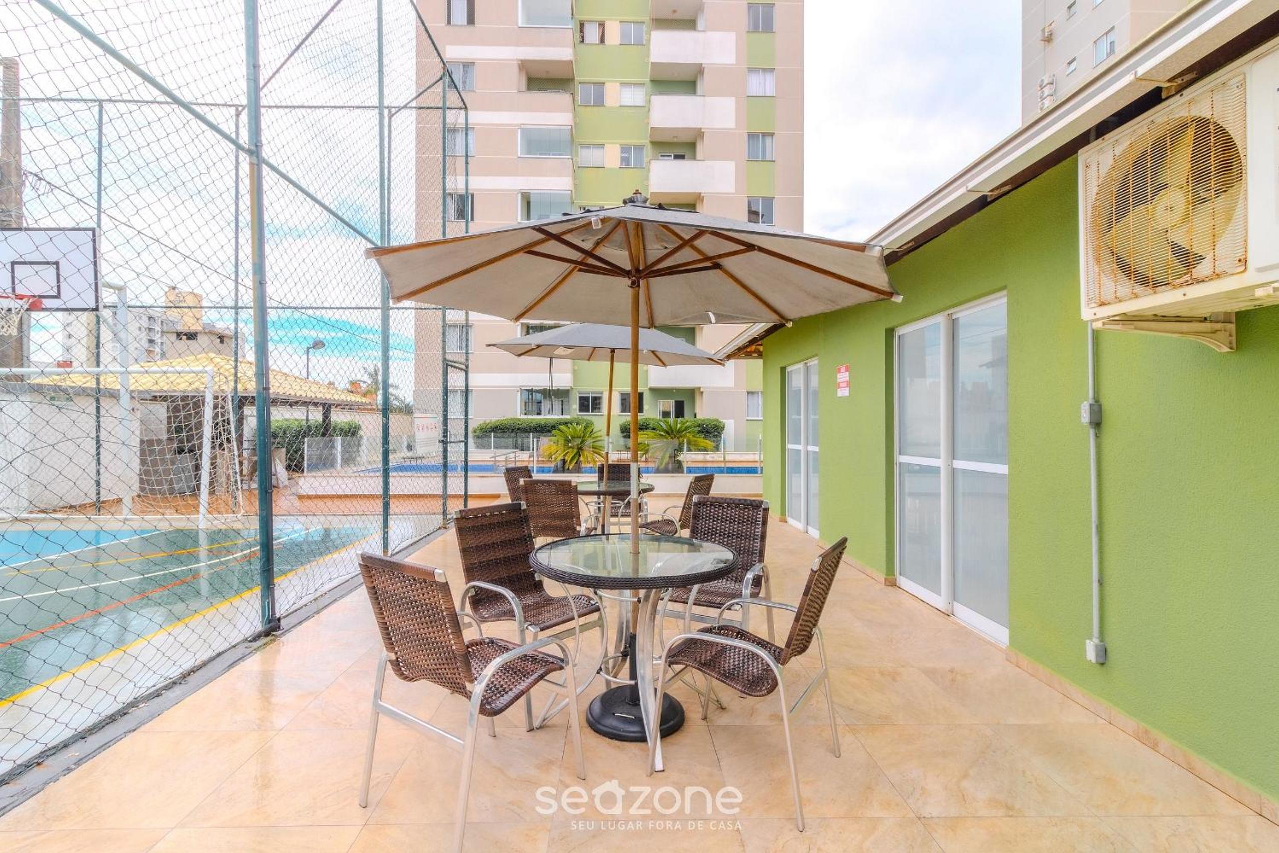 Building with a pool 400m from Beach - LEA