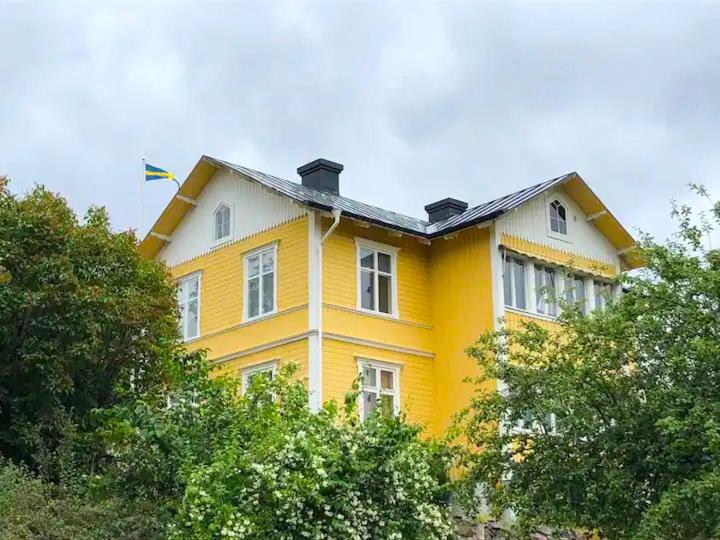 Central penthouse rooms near ferry, bus, nature