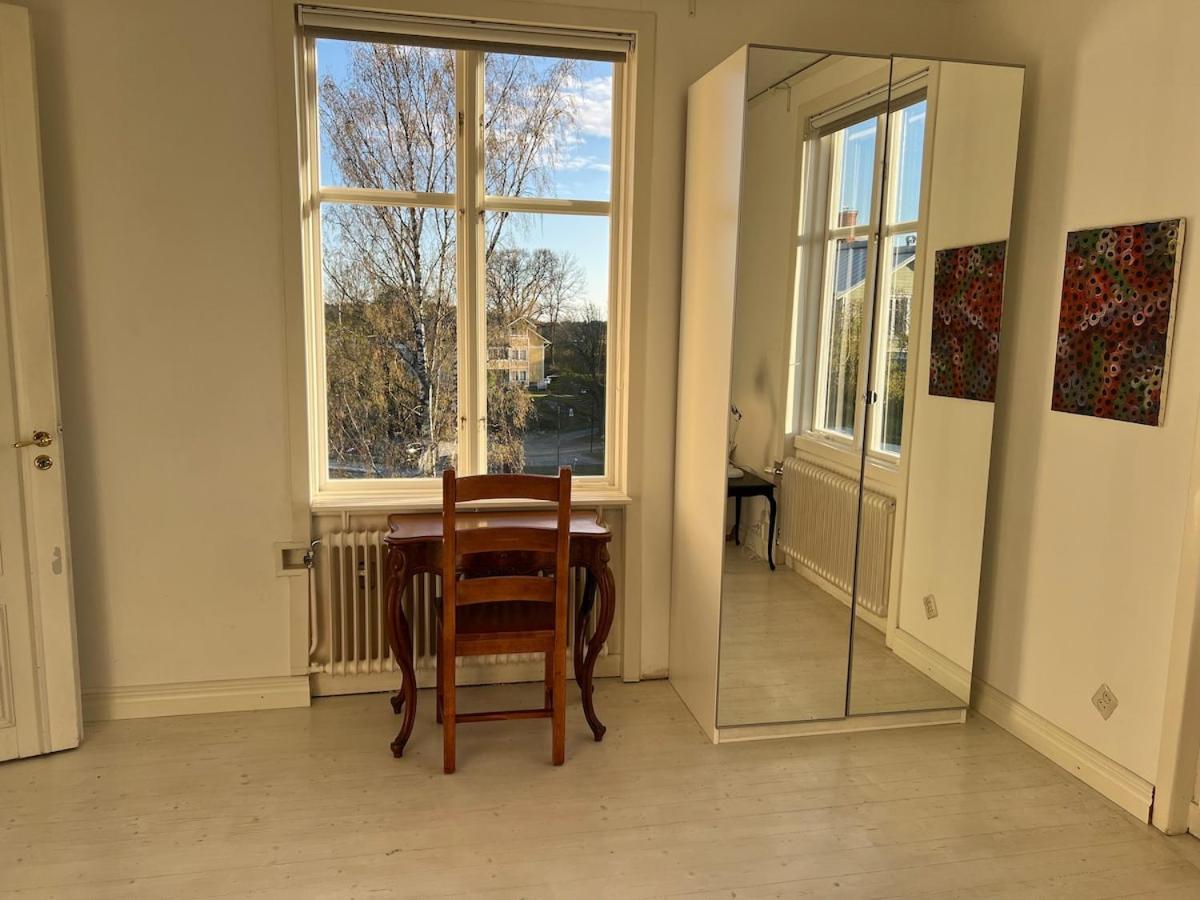 Central penthouse rooms near ferry, bus, nature
