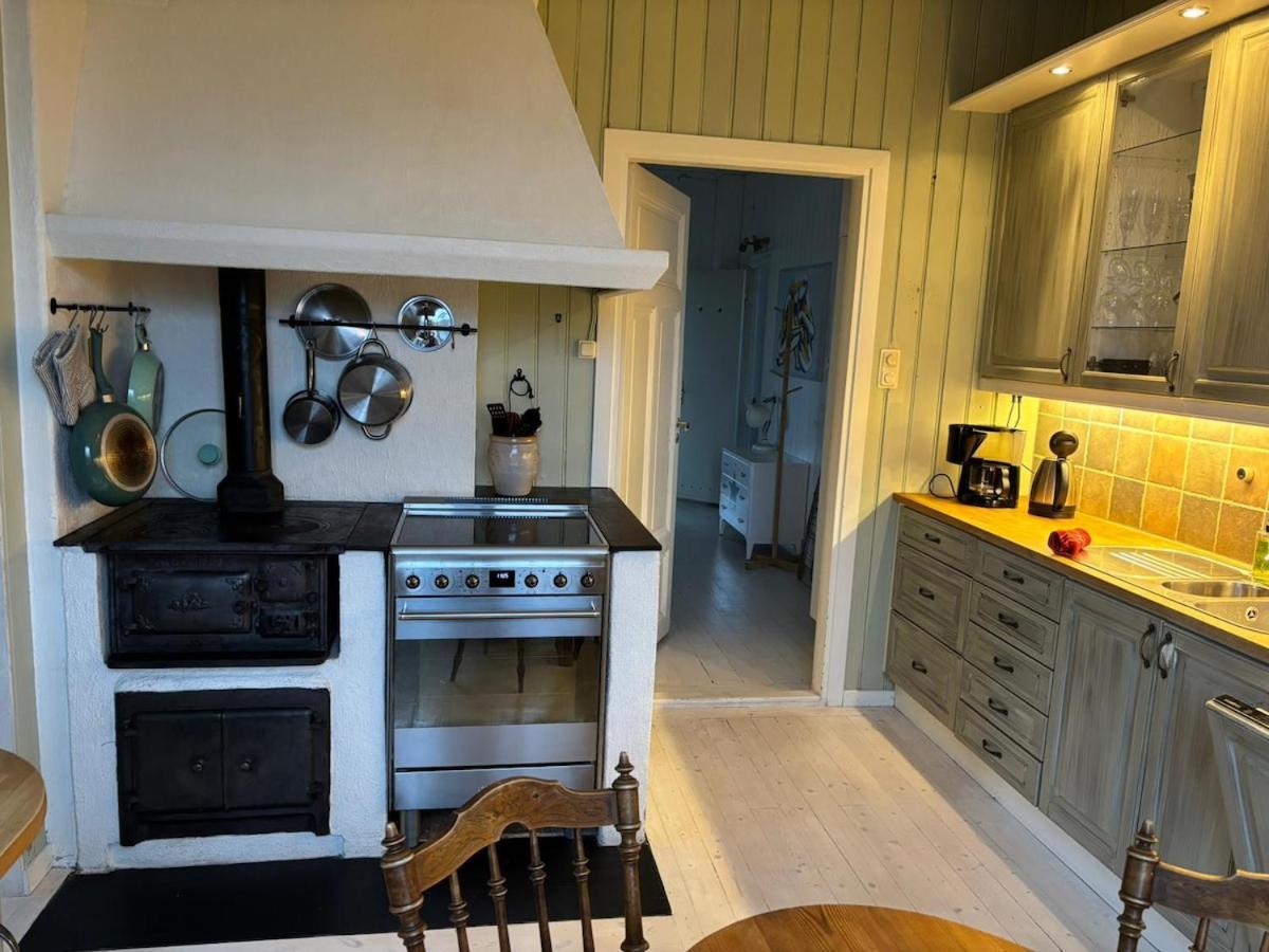 Central penthouse rooms near ferry, bus, nature