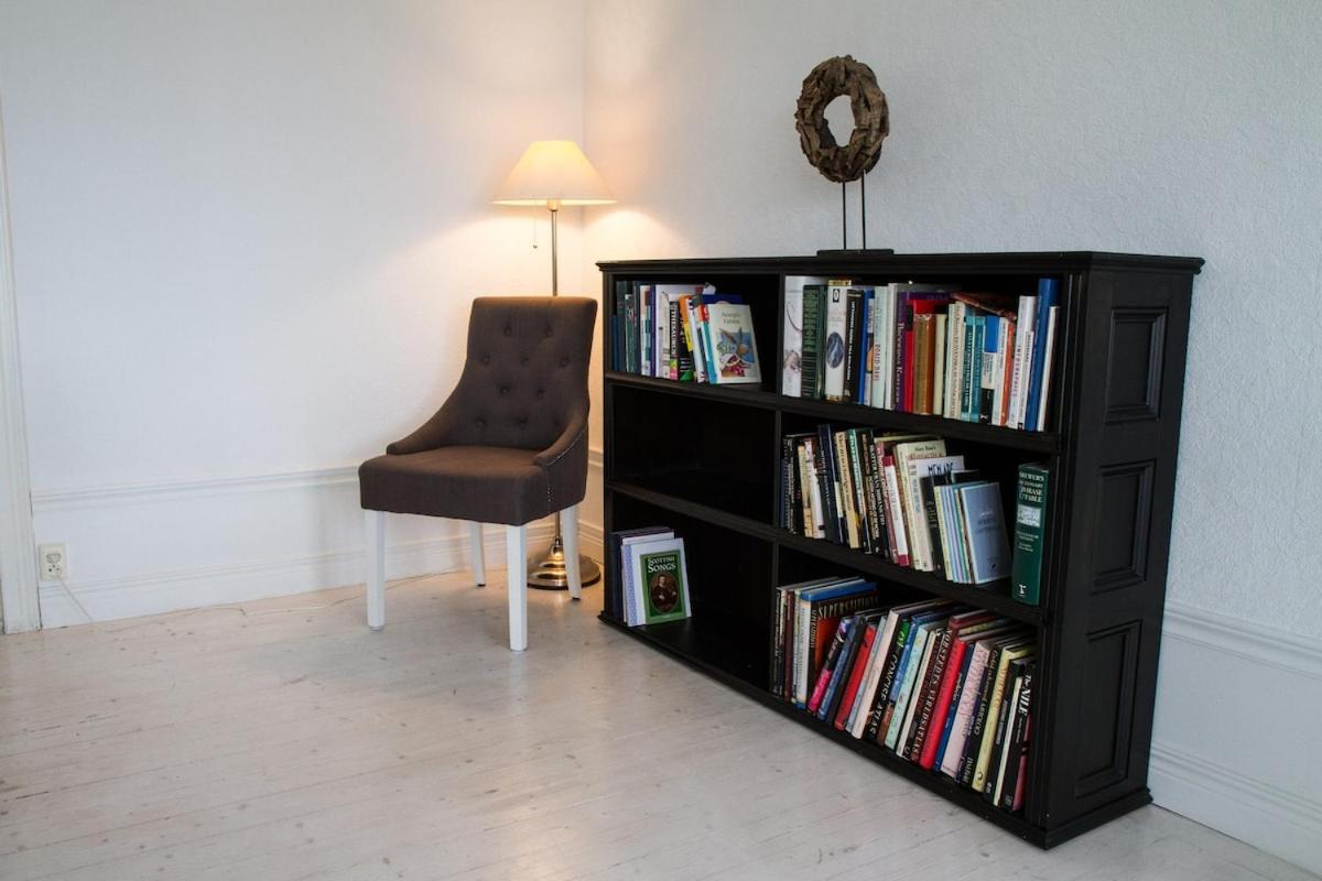 Central penthouse rooms near ferry, bus, nature