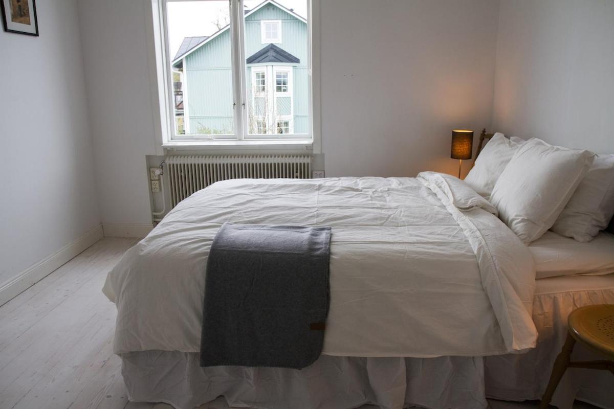 Central penthouse rooms near ferry, bus, nature