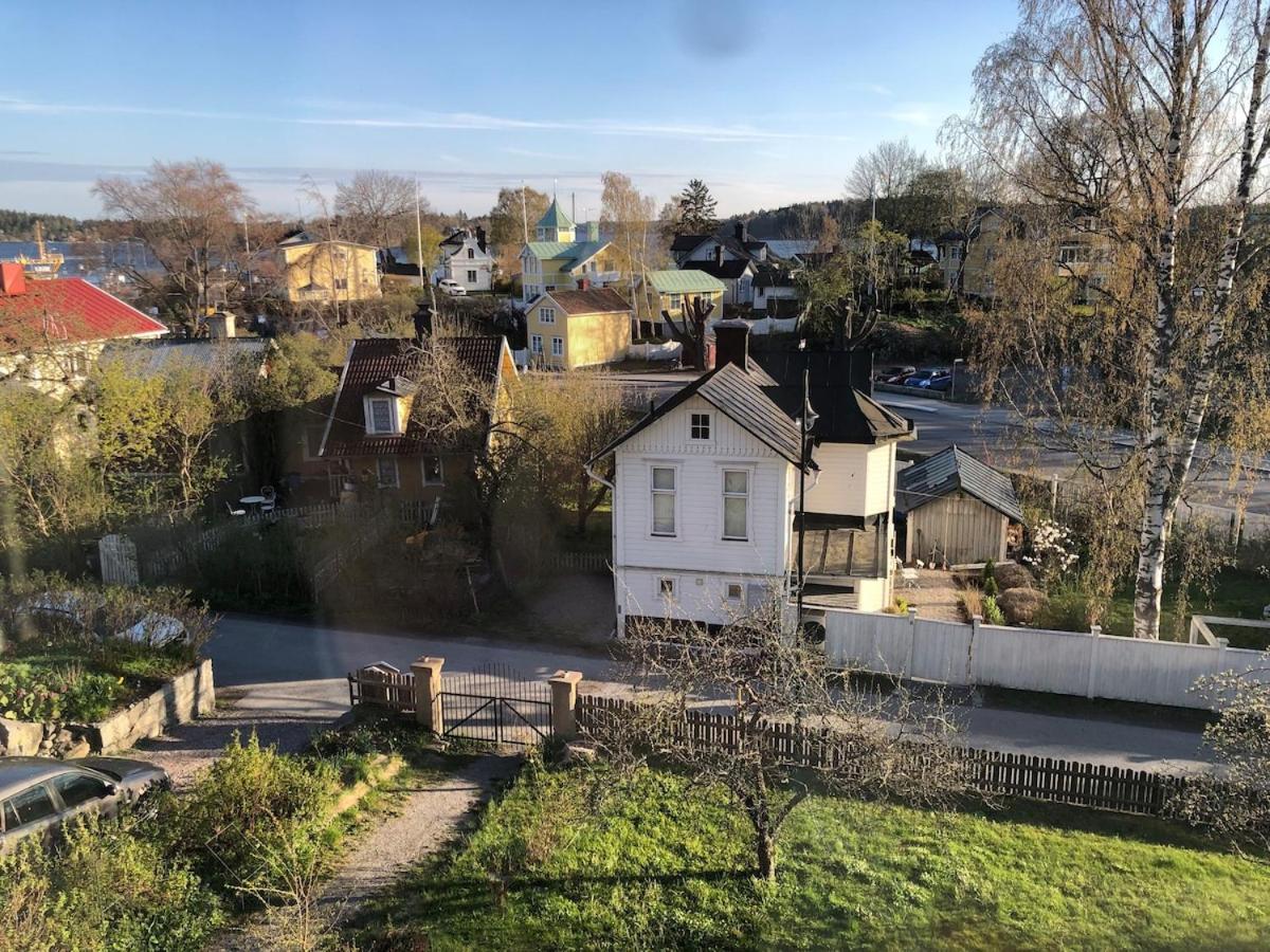 Central penthouse rooms near ferry, bus, nature