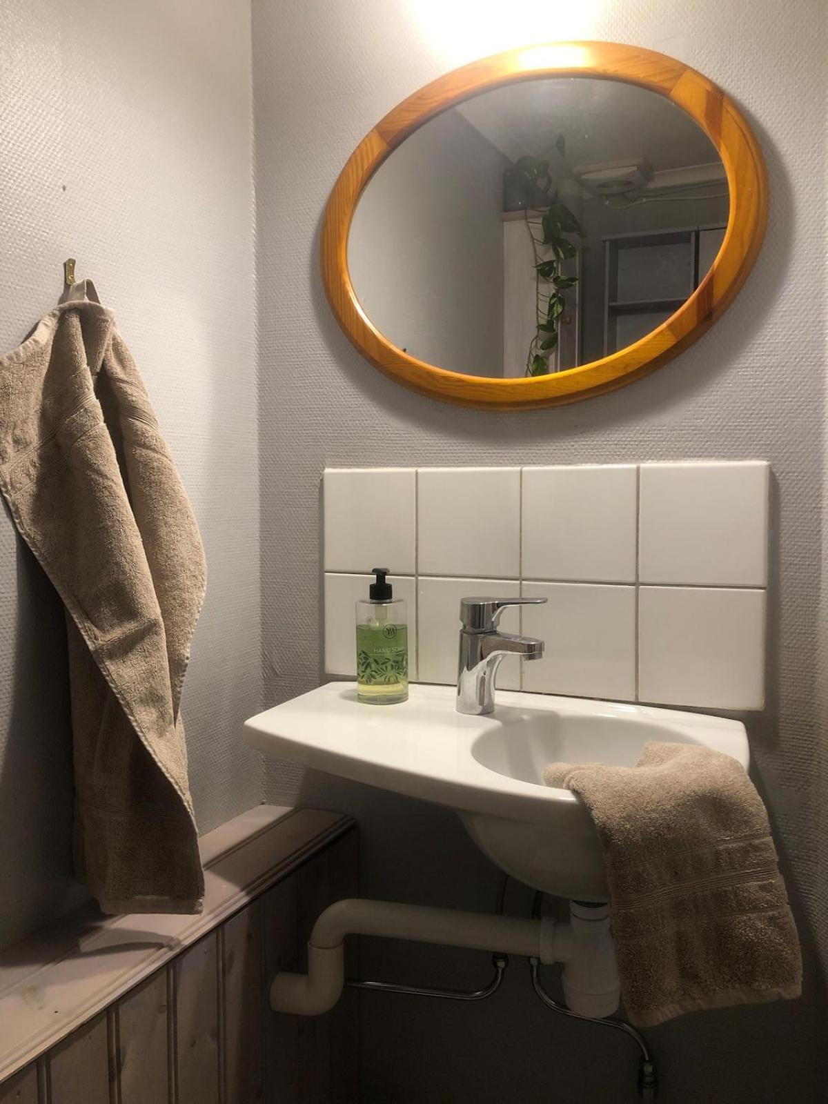 Central penthouse rooms near ferry, bus, nature
