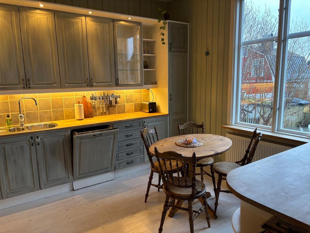 Central penthouse rooms near ferry, bus, nature