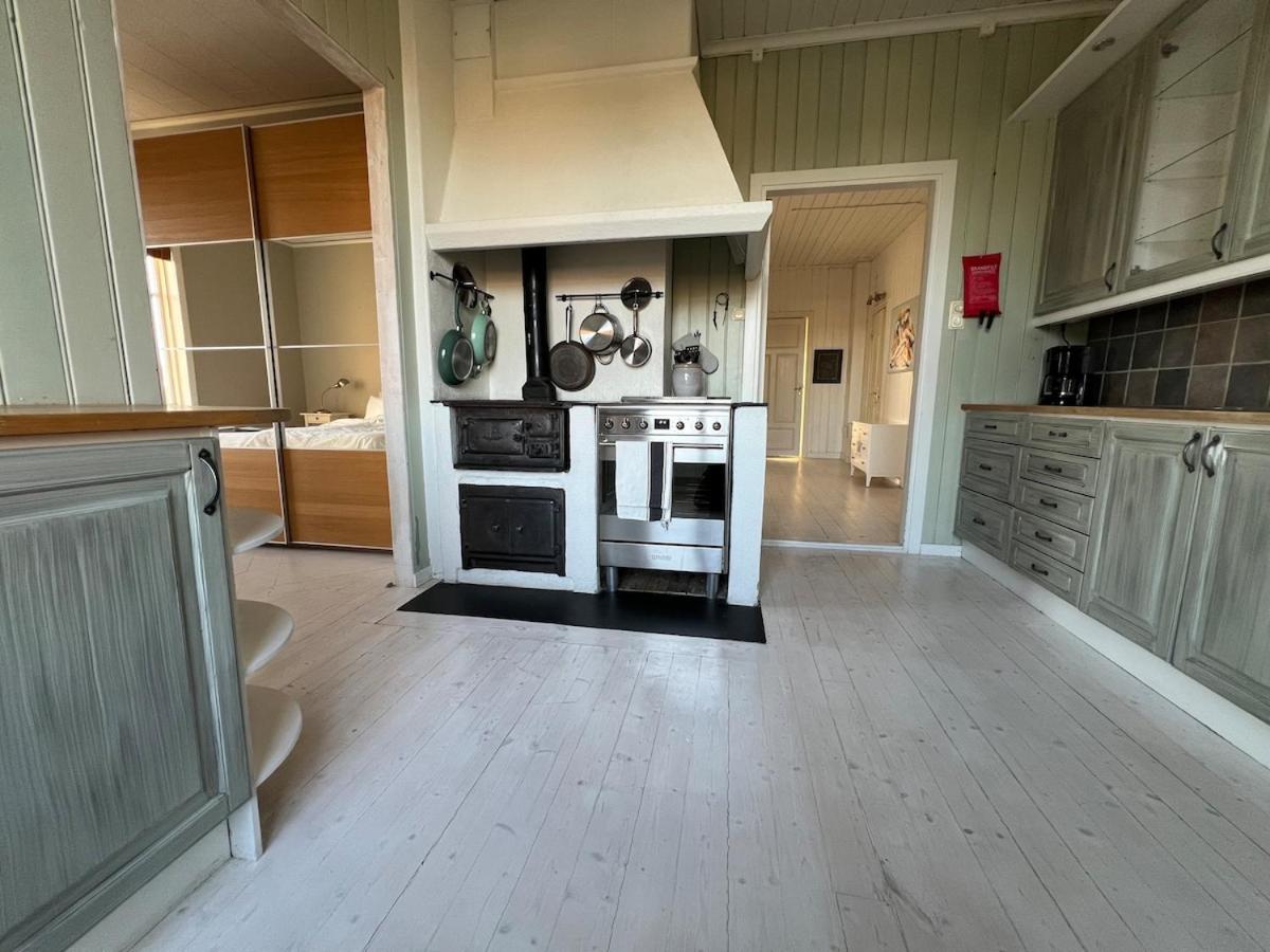 Central penthouse rooms near ferry, bus, nature