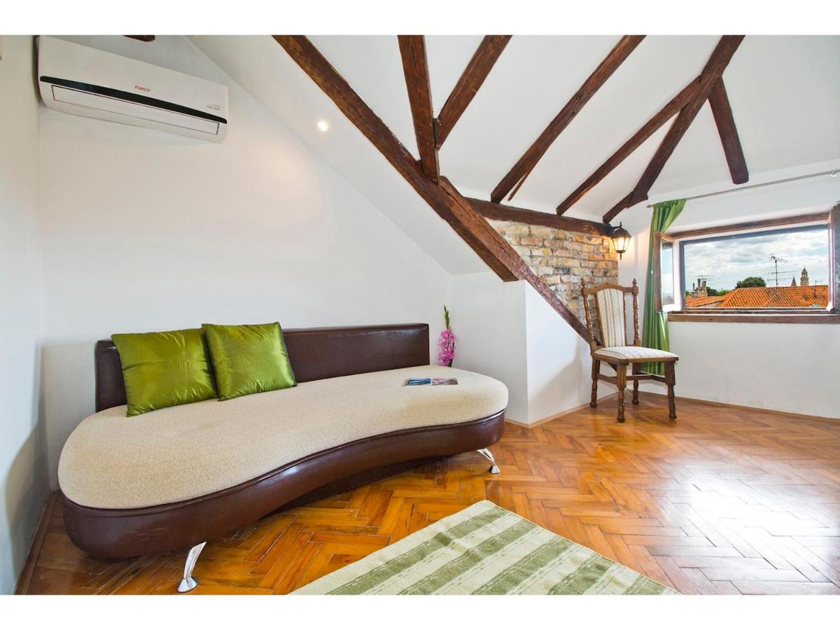 Romantic Green Loft