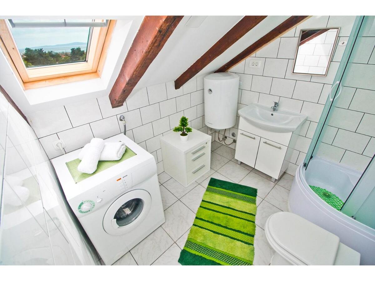 Romantic Green Loft