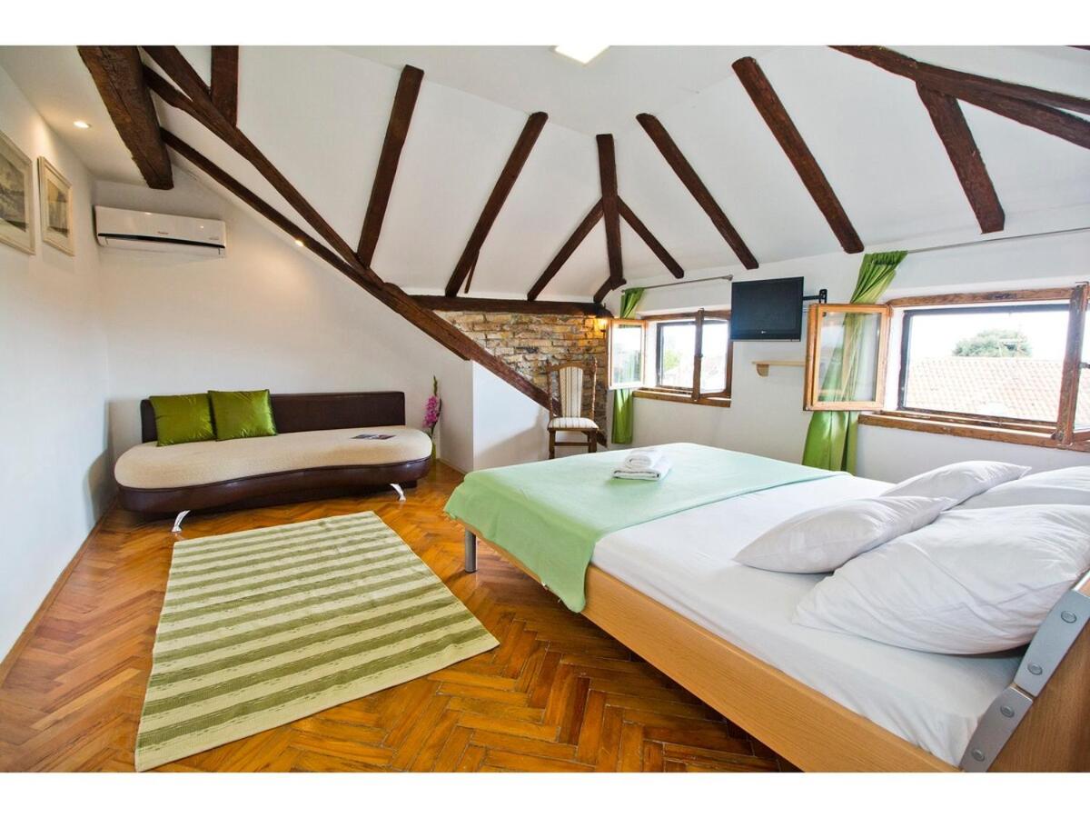 Romantic Green Loft