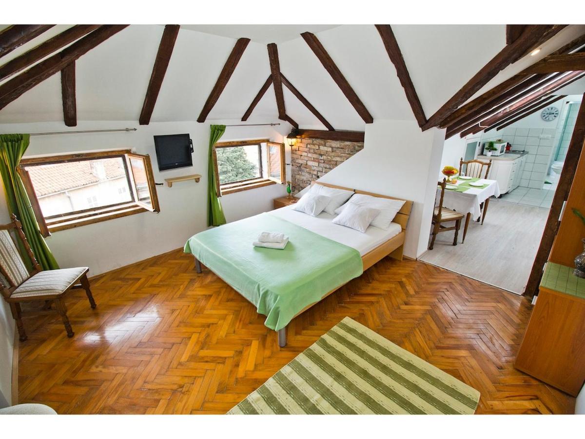 Romantic Green Loft