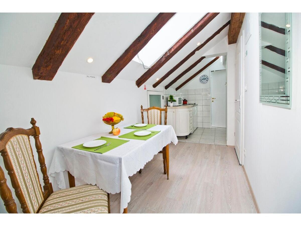 Romantic Green Loft