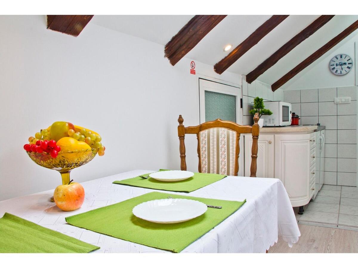 Romantic Green Loft