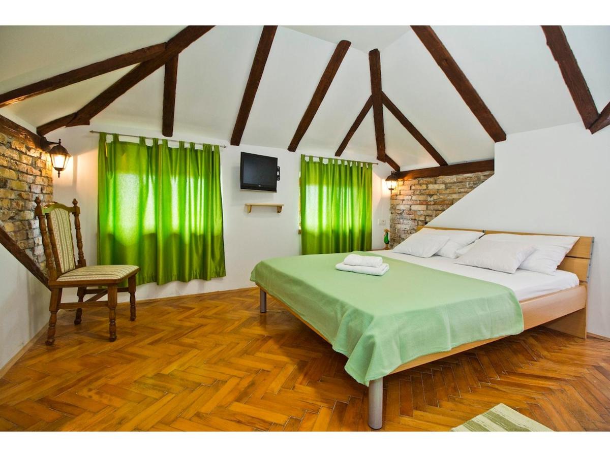 Romantic Green Loft