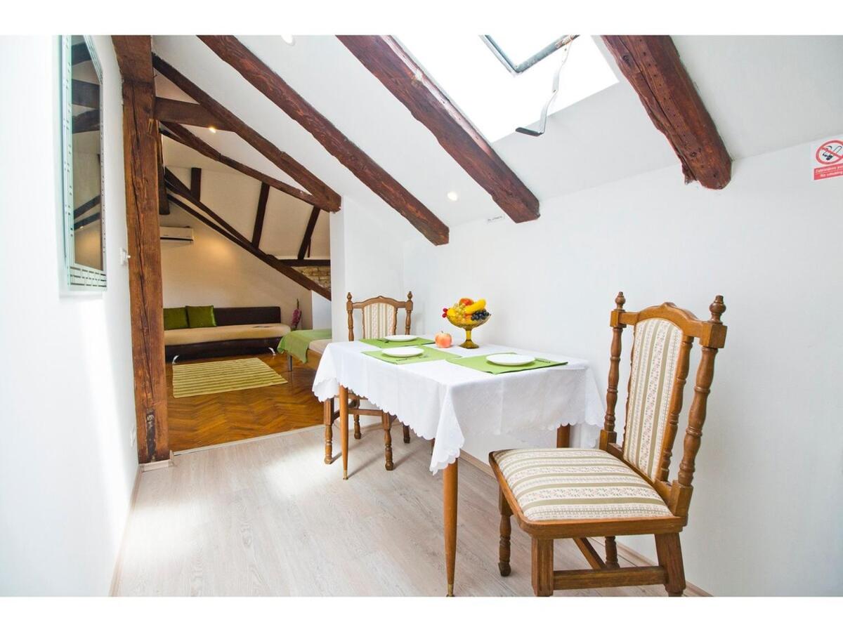 Romantic Green Loft