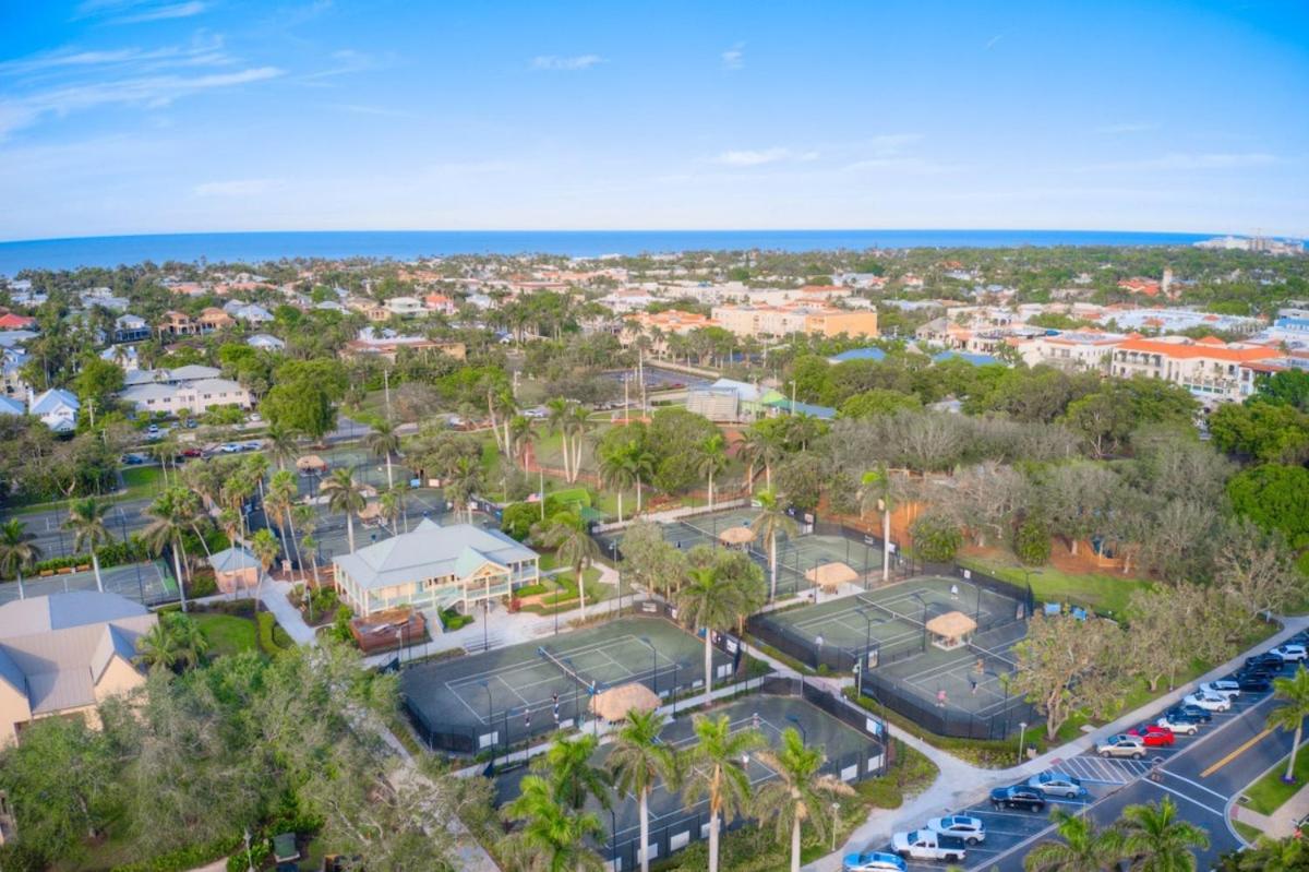 LeMarquis -1 BR Condo Near 5th Ave S and Gulf of Mexico, King Bed and Private Outdoor Space! Perfect Location for Dining Shopping and Exploring Naples