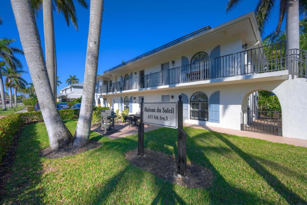 LeMarquis -1 BR Condo Near 5th Ave S and Gulf of Mexico, King Bed and Private Outdoor Space! Perfect Location for Dining Shopping and Exploring Naples