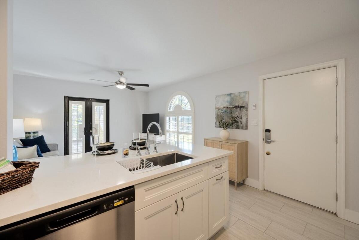 LeMarquis -1 BR Condo Near 5th Ave S and Gulf of Mexico, King Bed and Private Outdoor Space! Perfect Location for Dining Shopping and Exploring Naples