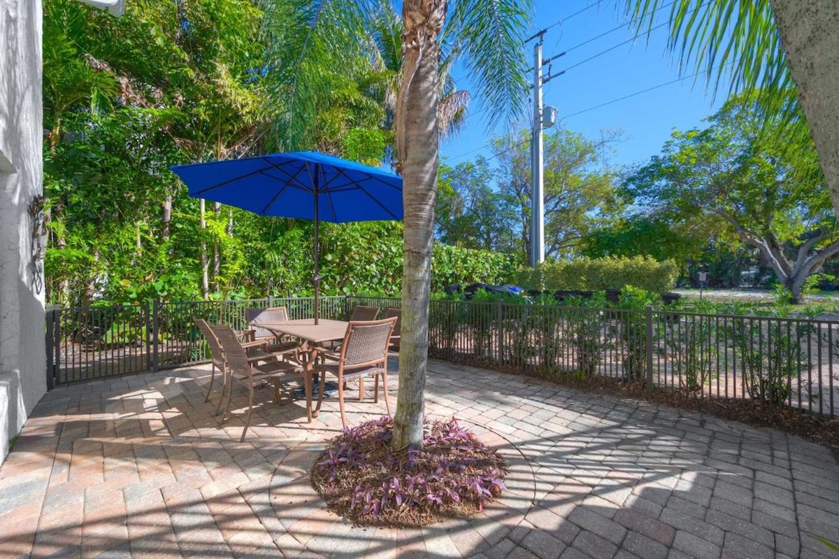 LeMarquis -1 BR Condo Near 5th Ave S and Gulf of Mexico, King Bed and Private Outdoor Space! Perfect Location for Dining Shopping and Exploring Naples