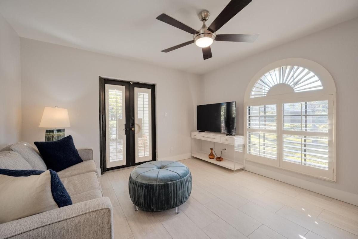 LeMarquis -1 BR Condo Near 5th Ave S and Gulf of Mexico, King Bed and Private Outdoor Space! Perfect Location for Dining Shopping and Exploring Naples