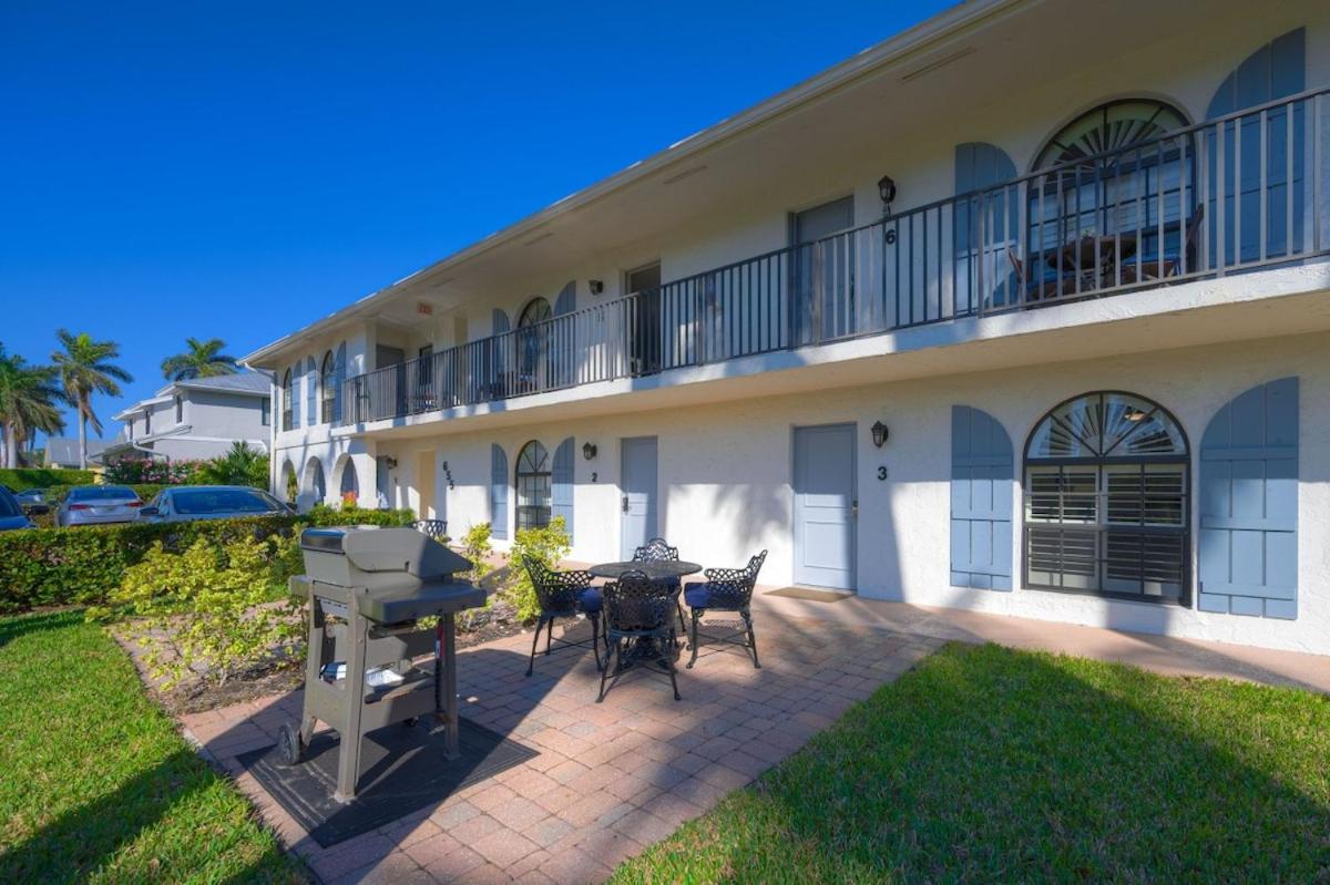 LeMarquis -1 BR Condo Near 5th Ave S and Gulf of Mexico, King Bed and Private Outdoor Space! Perfect Location for Dining Shopping and Exploring Naples
