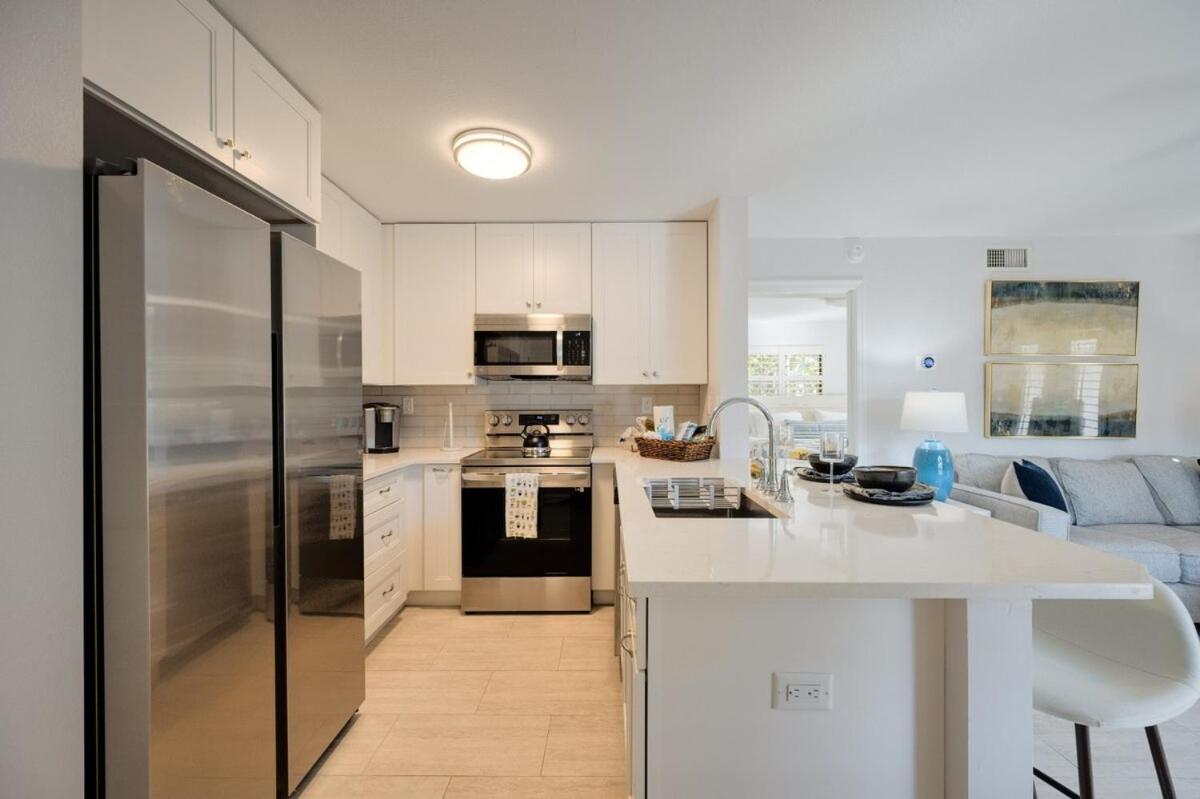 LeMarquis -1 BR Condo Near 5th Ave S and Gulf of Mexico, King Bed and Private Outdoor Space! Perfect Location for Dining Shopping and Exploring Naples