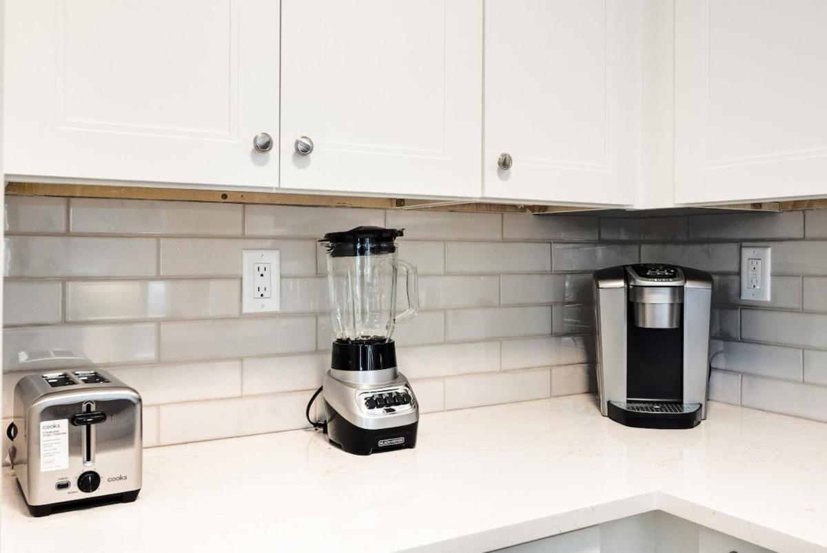 LeMarquis -1 BR Condo Near 5th Ave S and Gulf of Mexico, King Bed and Private Outdoor Space! Perfect Location for Dining Shopping and Exploring Naples