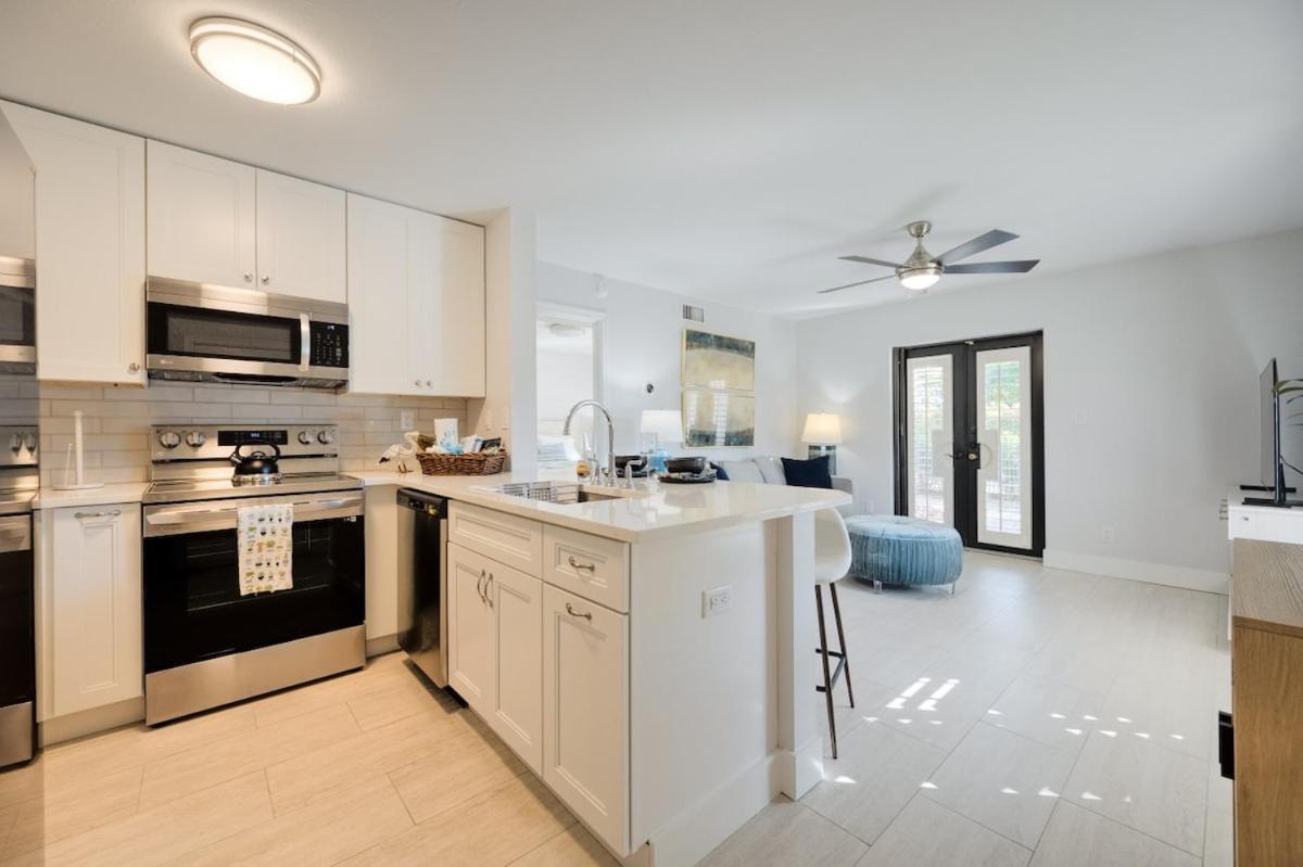 LeMarquis -1 BR Condo Near 5th Ave S and Gulf of Mexico, King Bed and Private Outdoor Space! Perfect Location for Dining Shopping and Exploring Naples