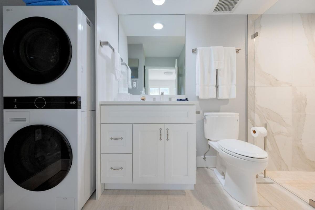 LeMarquis -1 BR Condo Near 5th Ave S and Gulf of Mexico, King Bed and Private Outdoor Space! Perfect Location for Dining Shopping and Exploring Naples
