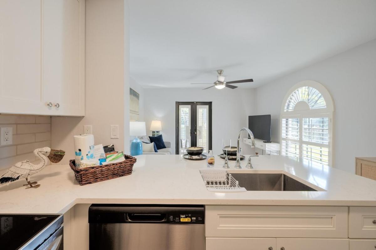 LeMarquis -1 BR Condo Near 5th Ave S and Gulf of Mexico, King Bed and Private Outdoor Space! Perfect Location for Dining Shopping and Exploring Naples