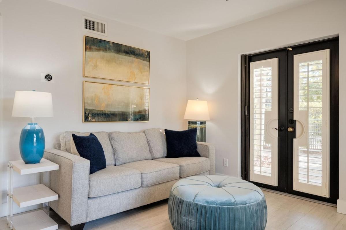 LeMarquis -1 BR Condo Near 5th Ave S and Gulf of Mexico, King Bed and Private Outdoor Space! Perfect Location for Dining Shopping and Exploring Naples