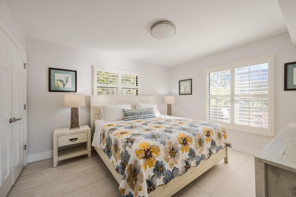 LeMarquis -1 BR Condo Near 5th Ave S and Gulf of Mexico, King Bed and Private Outdoor Space! Perfect Location for Dining Shopping and Exploring Naples