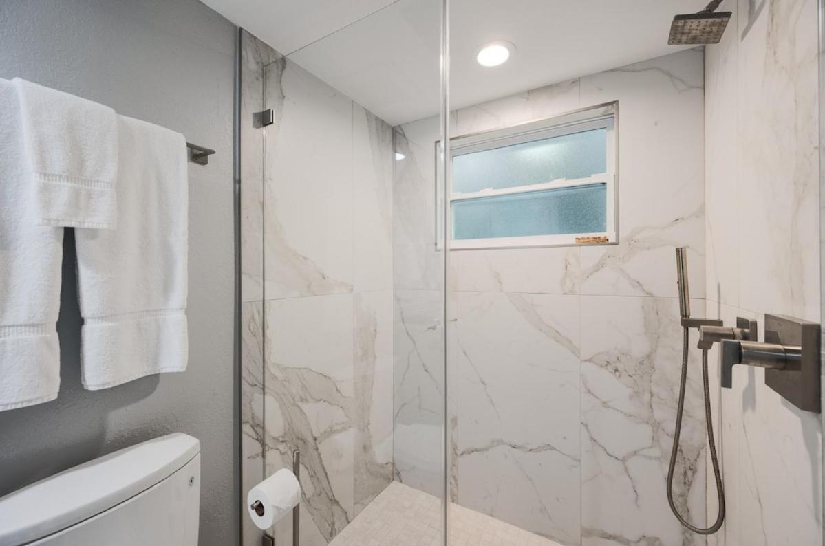 LeMarquis -1 BR Condo Near 5th Ave S and Gulf of Mexico, King Bed and Private Outdoor Space! Perfect Location for Dining Shopping and Exploring Naples