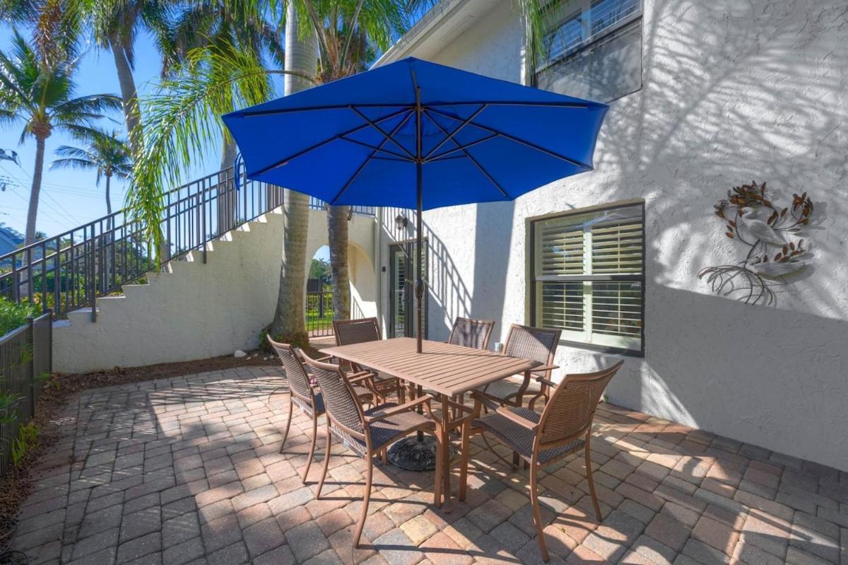 LeMarquis -1 BR Condo Near 5th Ave S and Gulf of Mexico, King Bed and Private Outdoor Space! Perfect Location for Dining Shopping and Exploring Naples