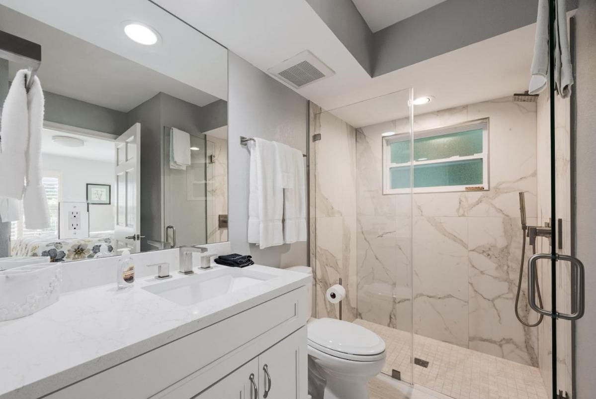 LeMarquis -1 BR Condo Near 5th Ave S and Gulf of Mexico, King Bed and Private Outdoor Space! Perfect Location for Dining Shopping and Exploring Naples