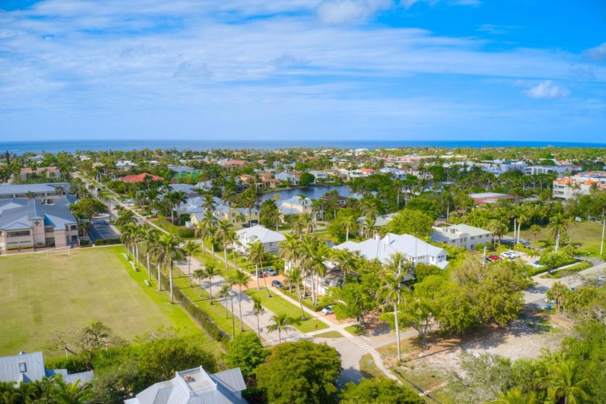 LeMarquis -1 BR Condo Near 5th Ave S and Gulf of Mexico, King Bed and Private Outdoor Space! Perfect Location for Dining Shopping and Exploring Naples