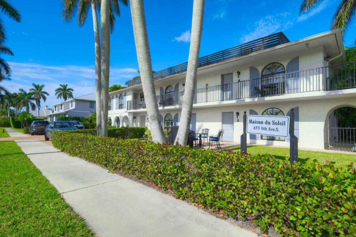 LeMarquis -1 BR Condo Near 5th Ave S and Gulf of Mexico, King Bed and Private Outdoor Space! Perfect Location for Dining Shopping and Exploring Naples