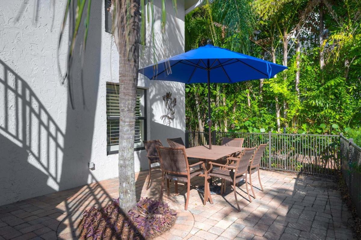 LeMarquis -1 BR Condo Near 5th Ave S and Gulf of Mexico, King Bed and Private Outdoor Space! Perfect Location for Dining Shopping and Exploring Naples