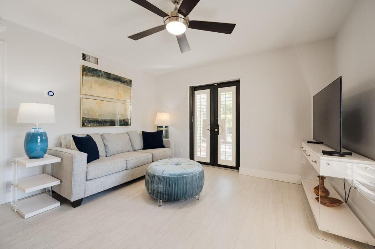 LeMarquis -1 BR Condo Near 5th Ave S and Gulf of Mexico, King Bed and Private Outdoor Space! Perfect Location for Dining Shopping and Exploring Naples