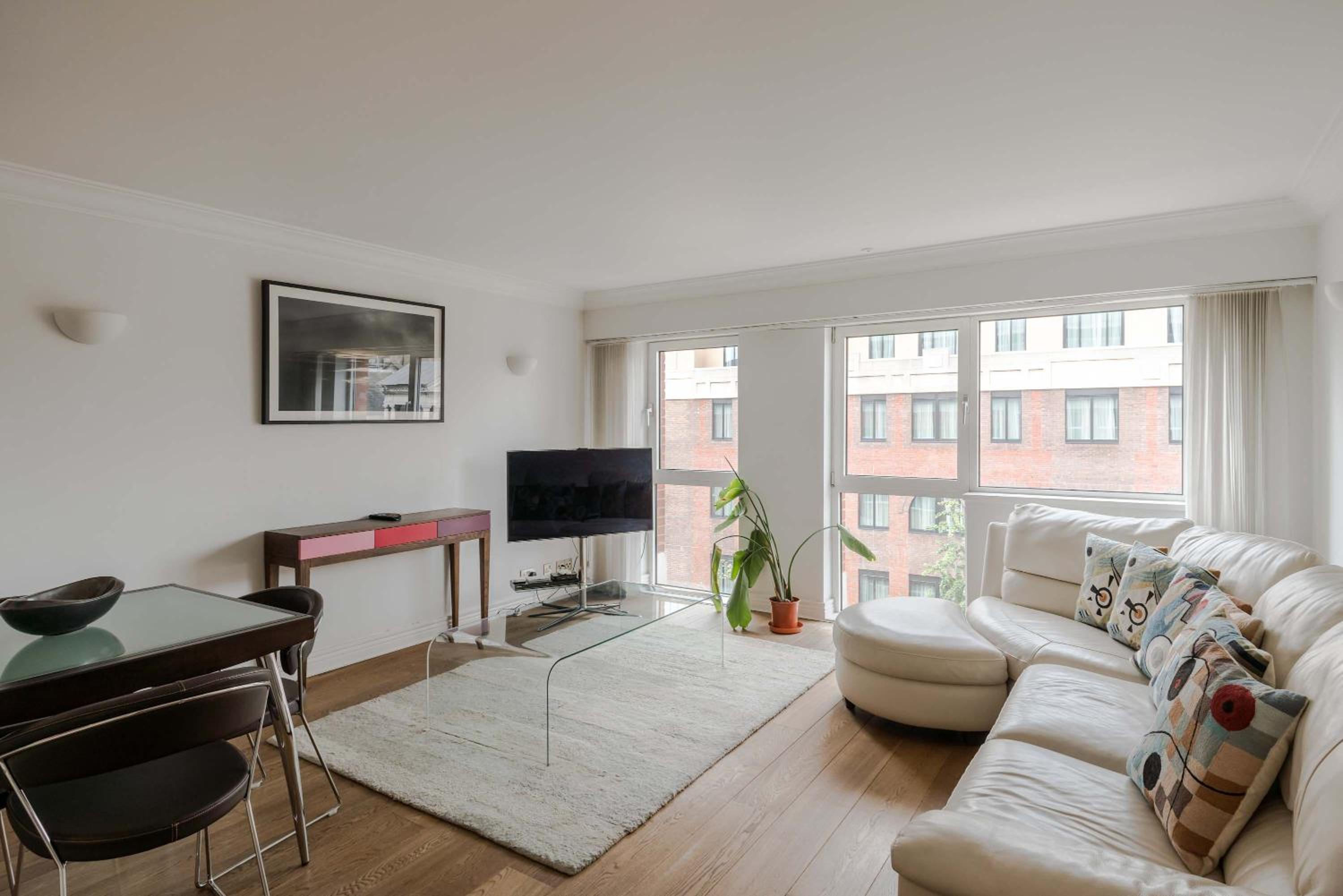 Light-filled 1 bed near Royal Opera House