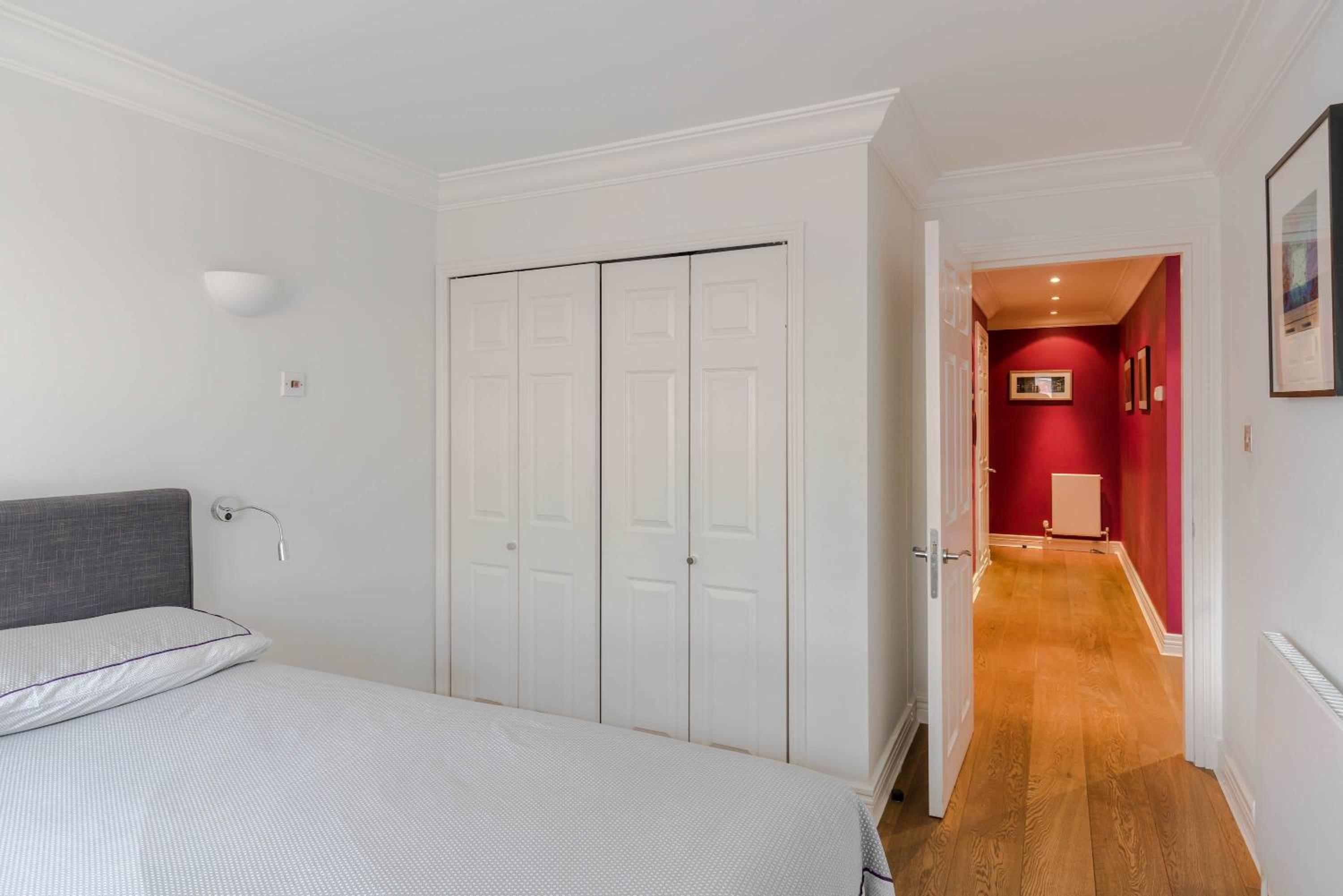 Light-filled 1 bed near Royal Opera House