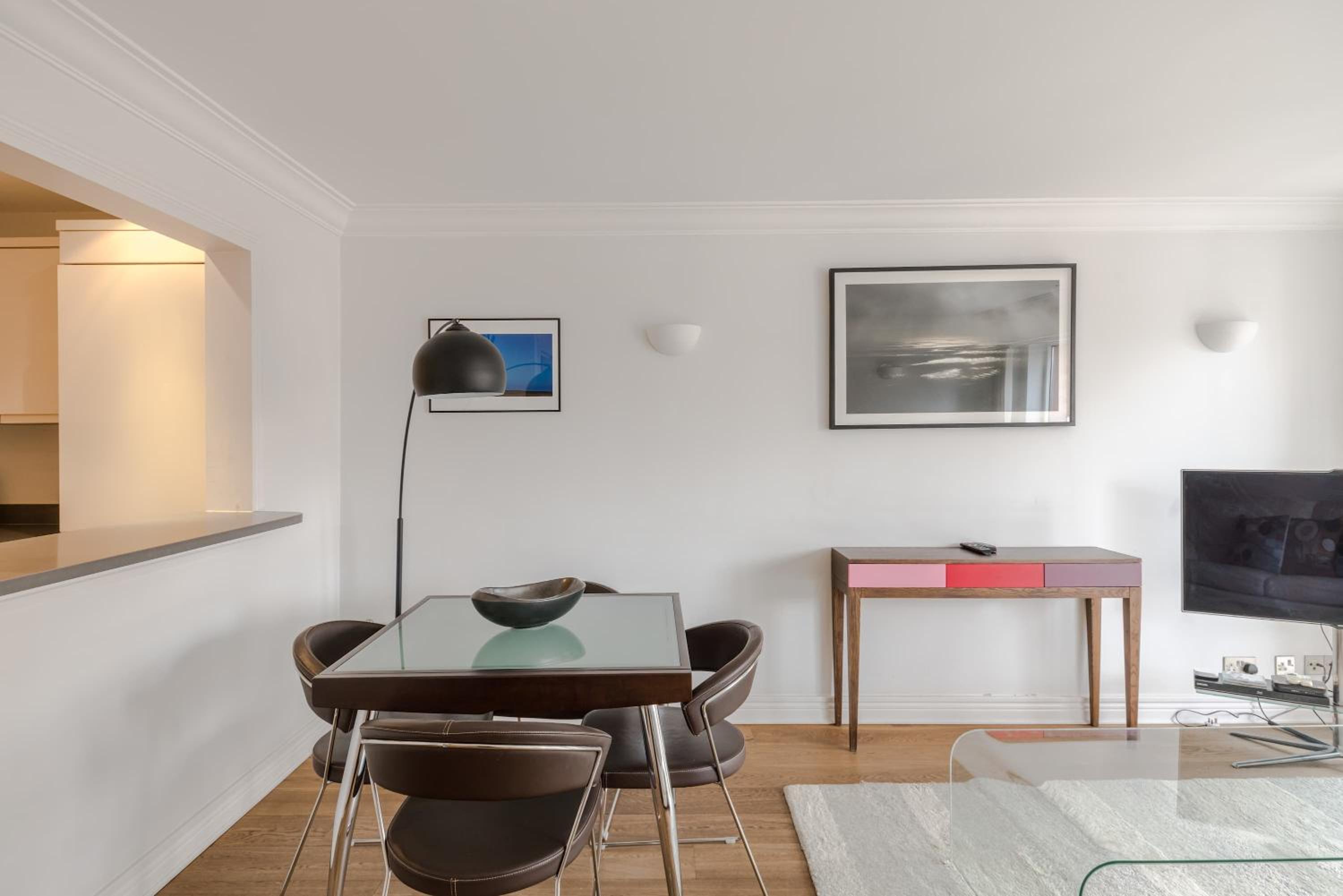Light-filled 1 bed near Royal Opera House
