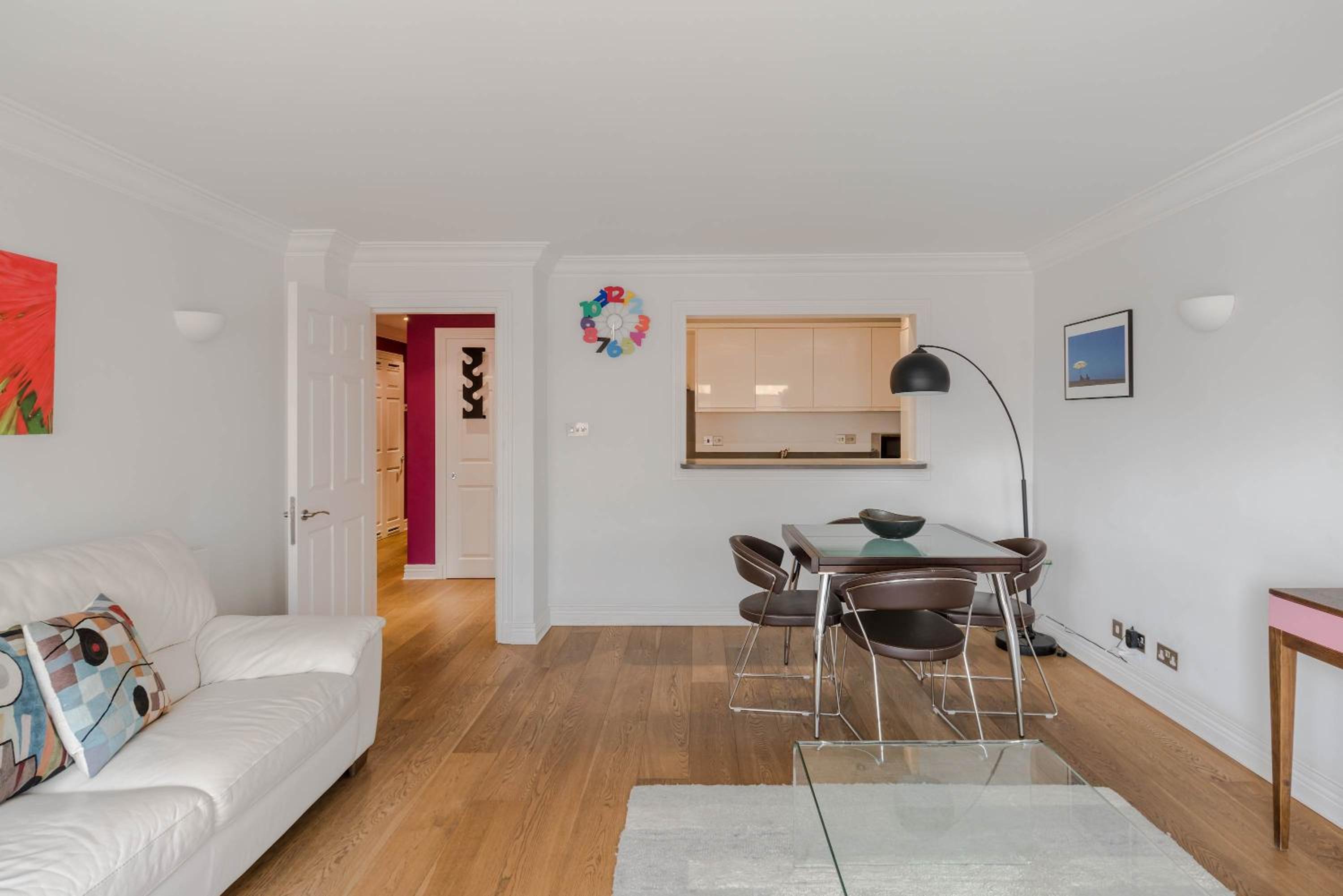 Light-filled 1 bed near Royal Opera House