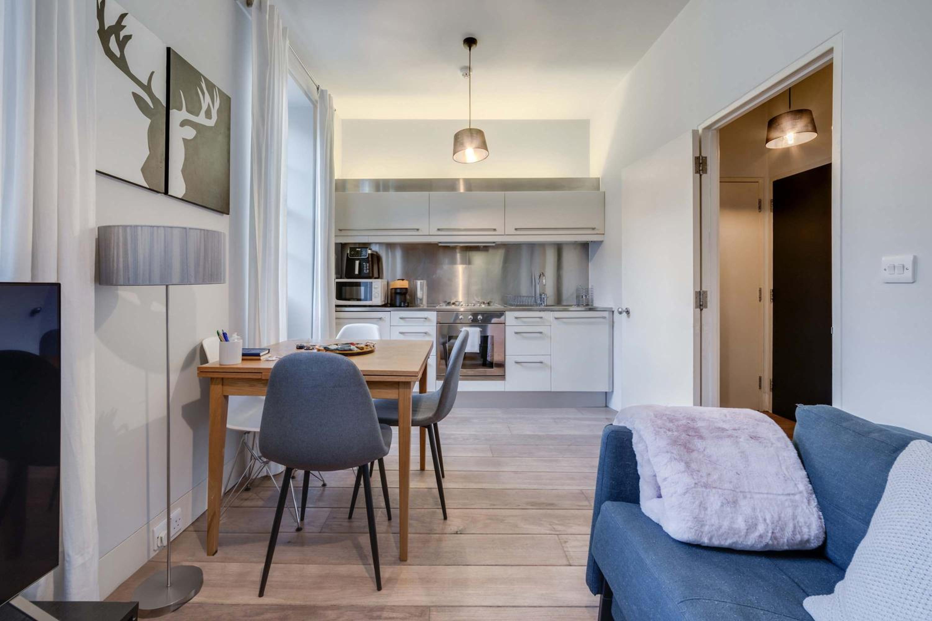 Central Fitzrovia 1-Bed Apartment by Goodge St