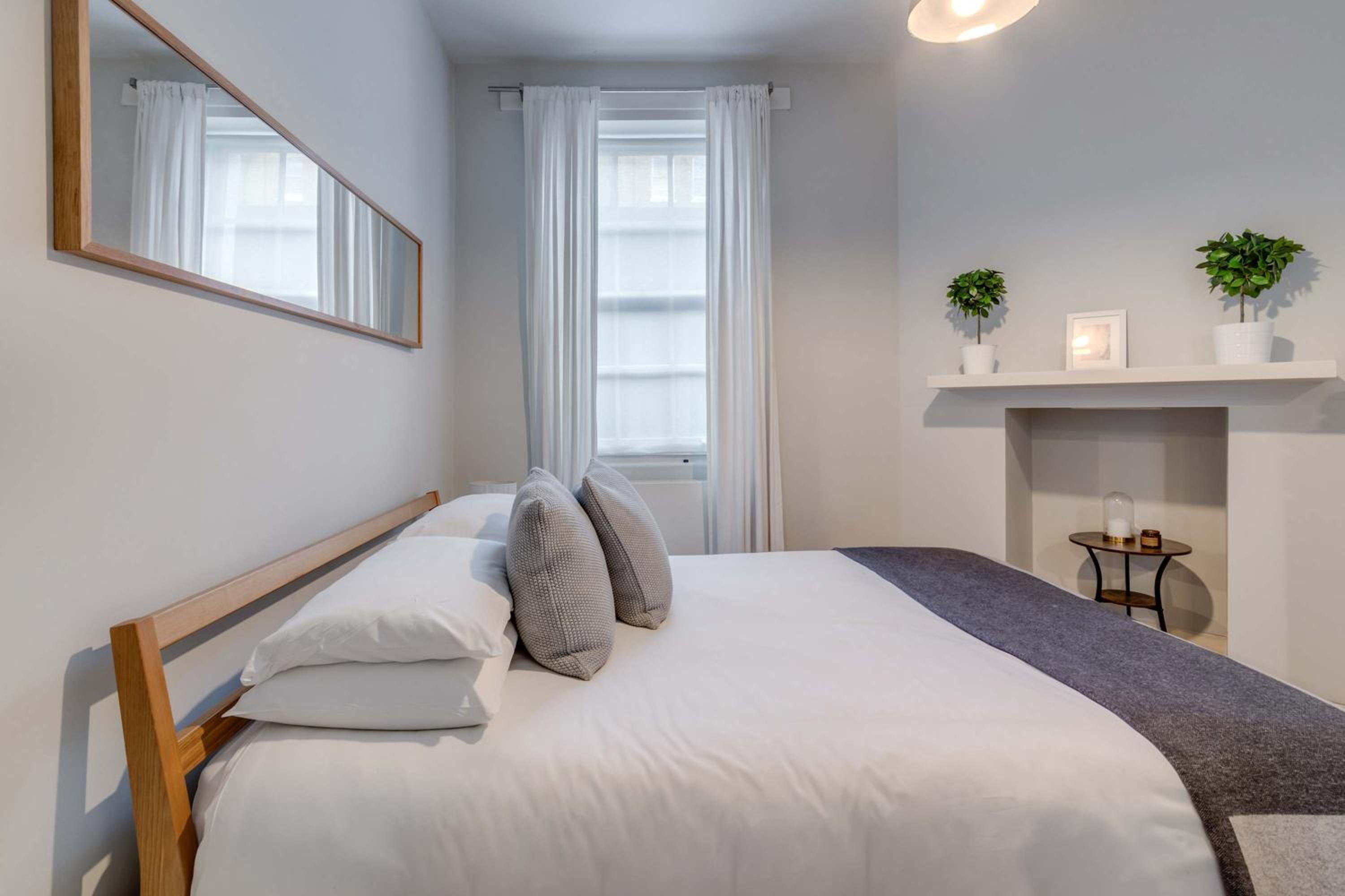 Central Fitzrovia 1-Bed Apartment by Goodge St