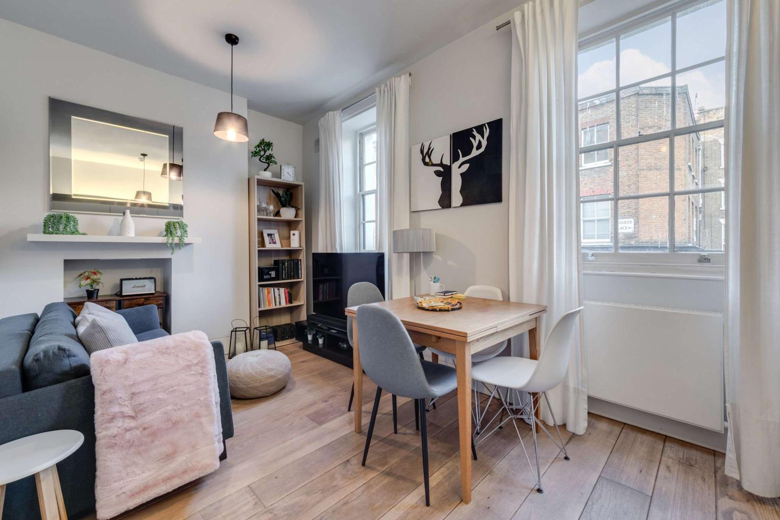 Central Fitzrovia 1-Bed Apartment by Goodge St