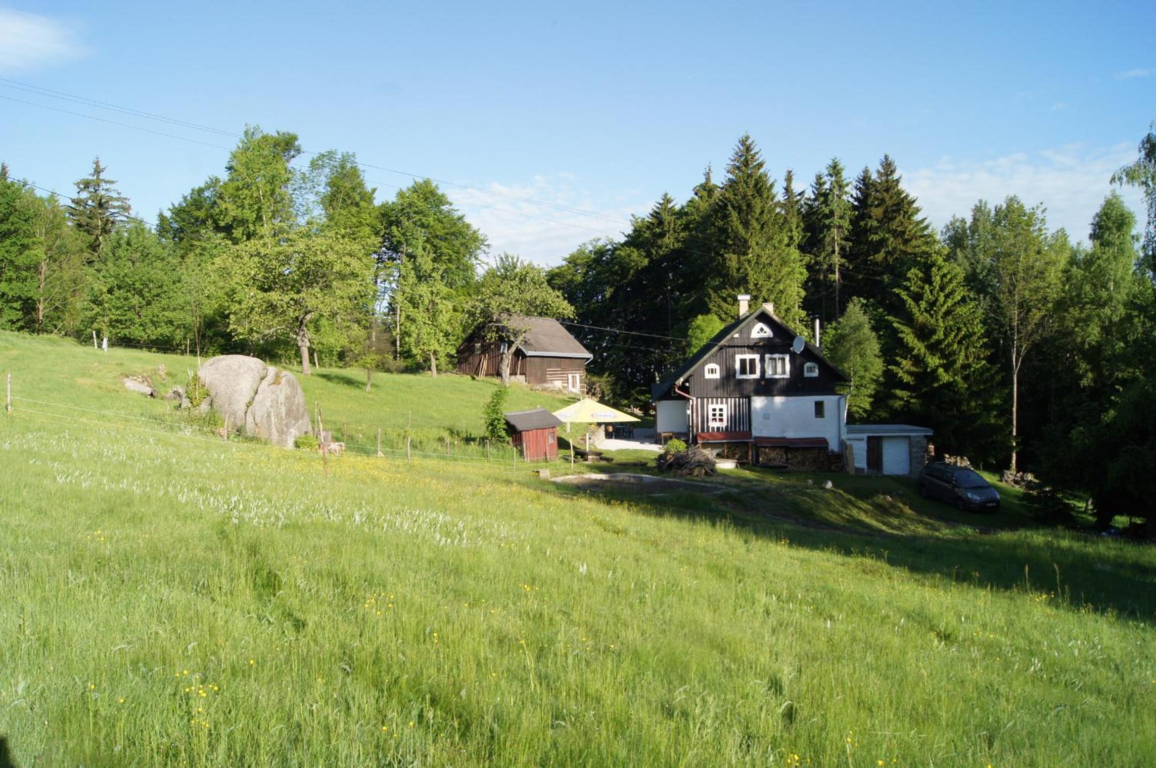 Na Sluneční Pohádková chaloupka ve Sladké díře