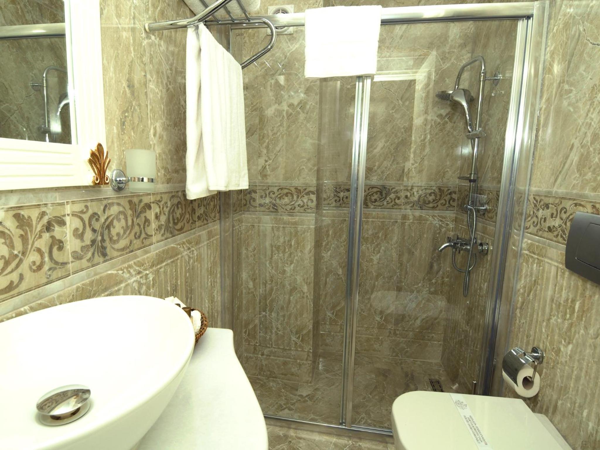 Best Town Hotel - Image 17