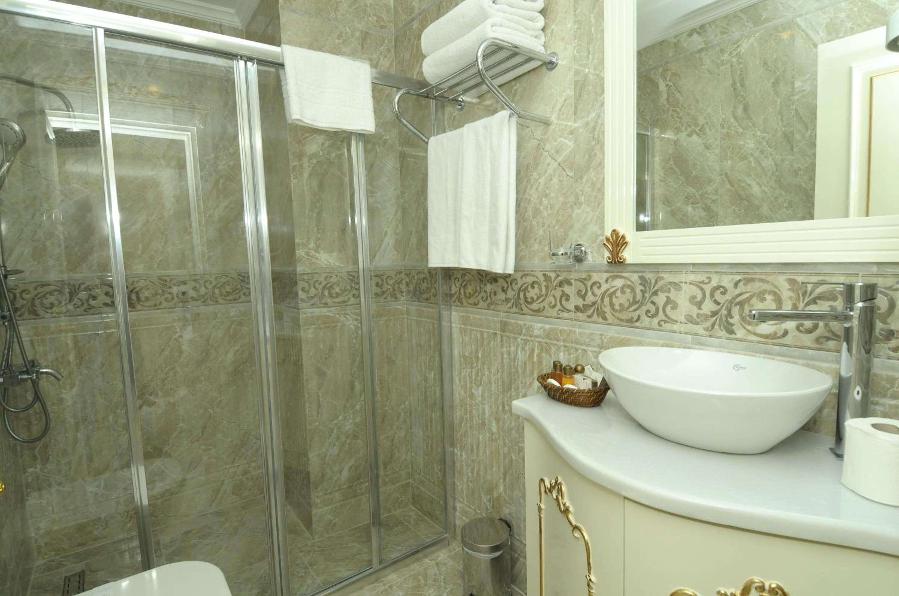 Best Town Hotel - Image 15